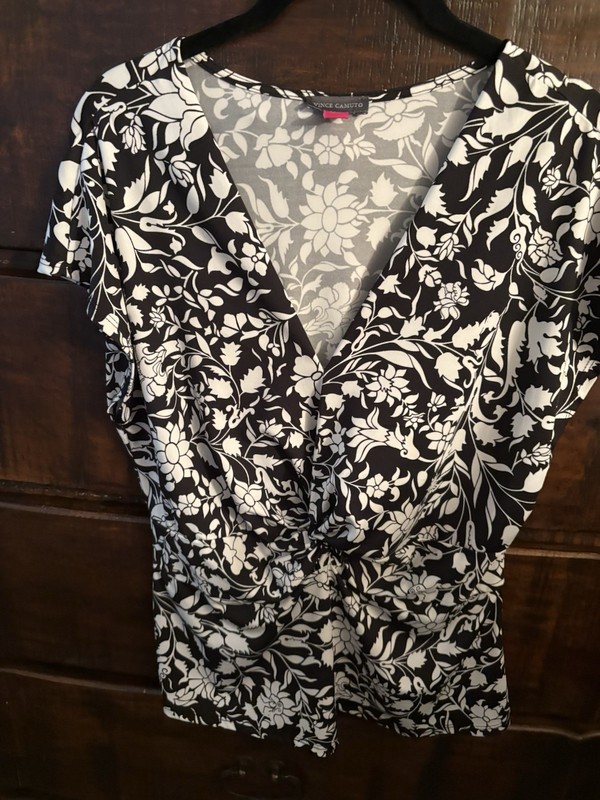Vince Camuto blouse Twist Front