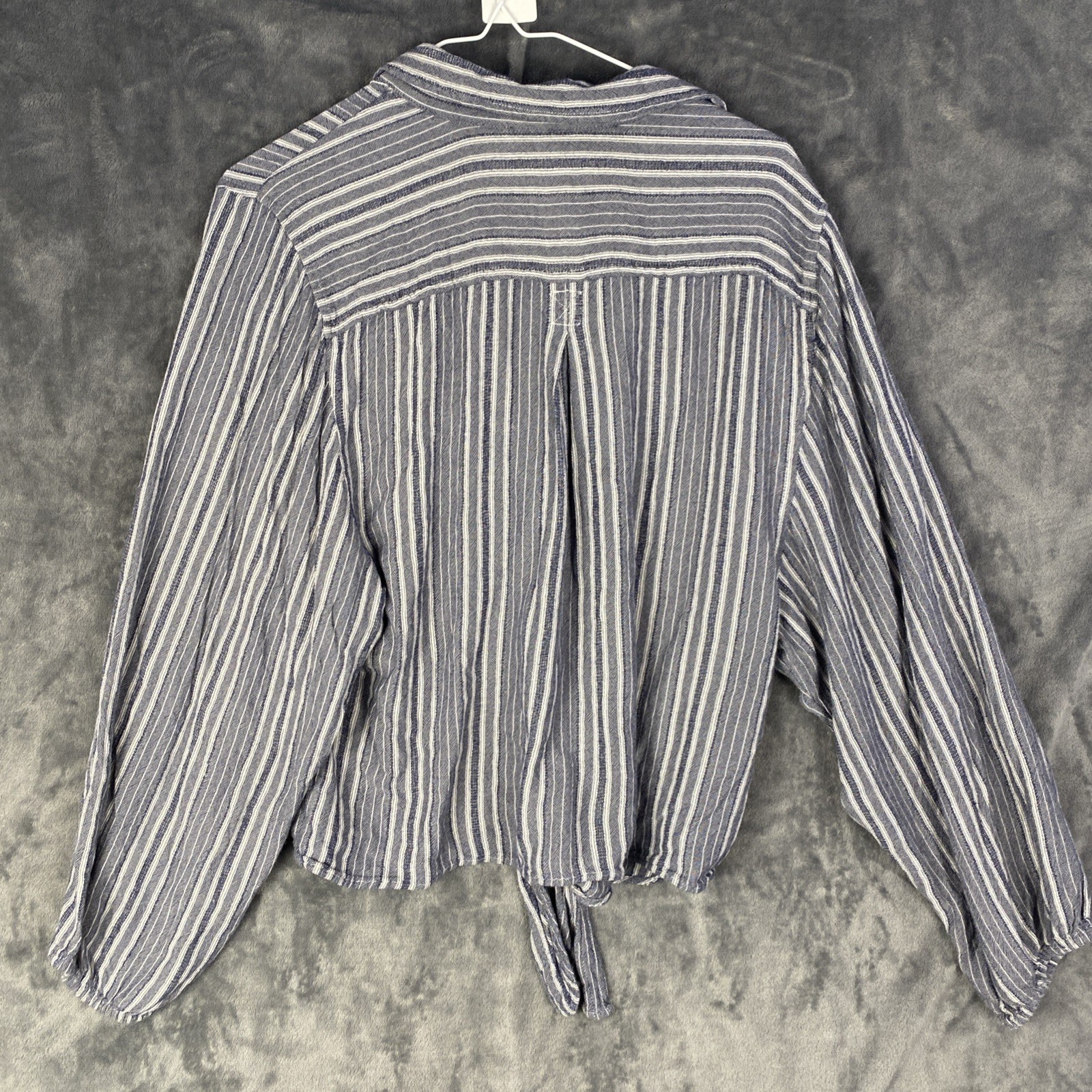 American Eagle Gray Button Blouse Medium Beach Ca… - image 3