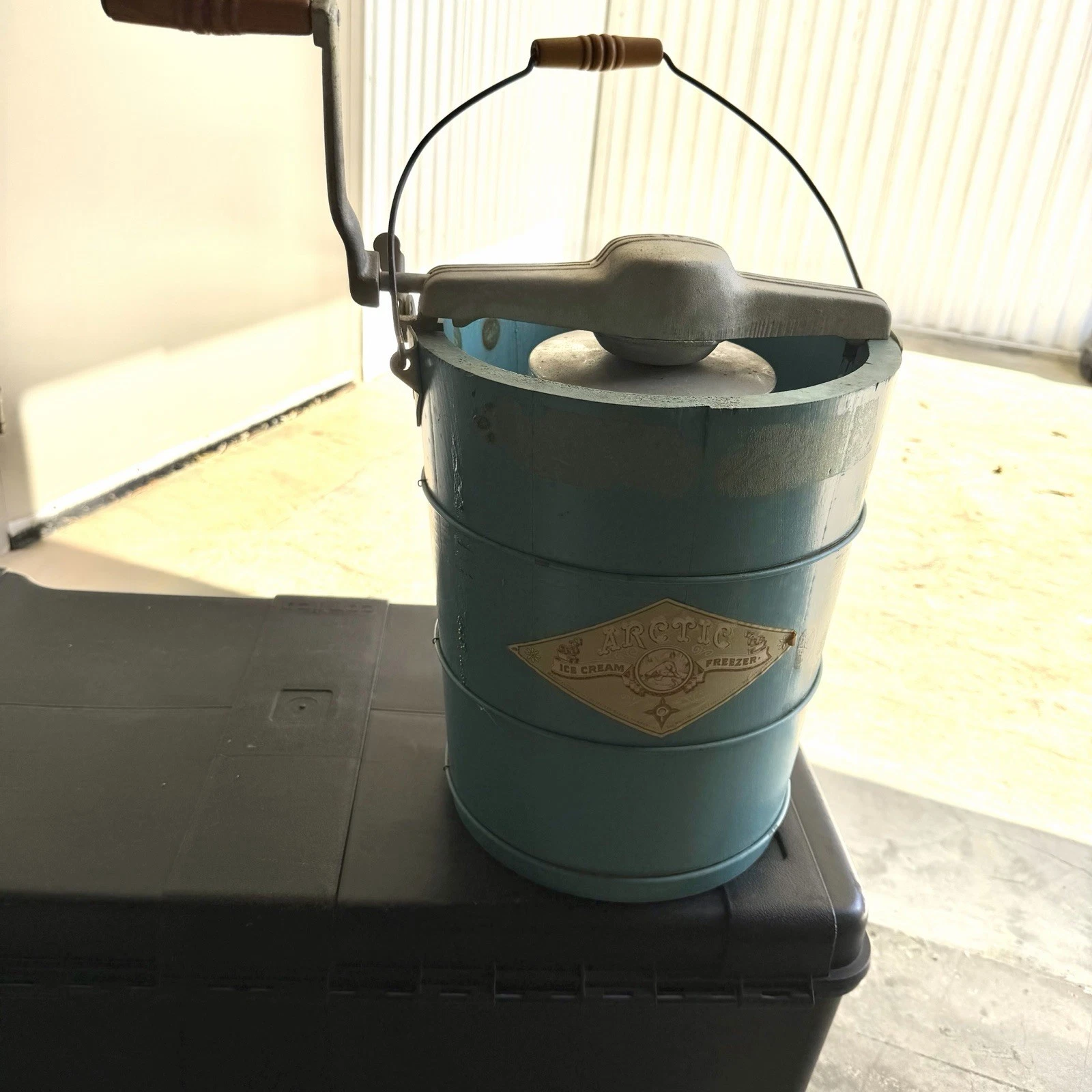 Vintage WHITE MOUNTAIN 4 Quart ICE CREAM FREEZER Maker Machine HAND-CRANK
