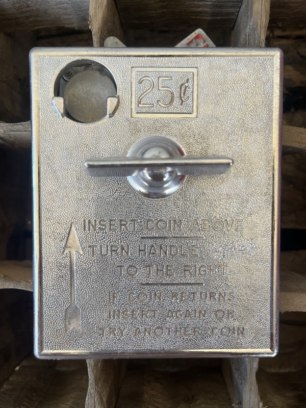 Vintage 25 cent COIN OPERATED VENDING MACHINE MECHANISM