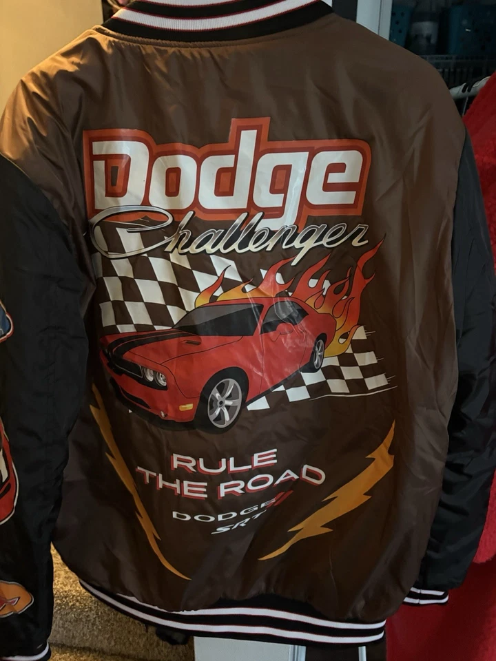 Chaqueta Dodge Challenger Foto 3 de 4