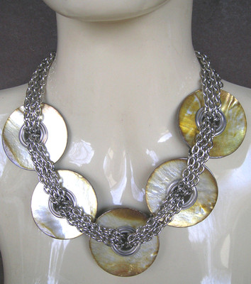Collier Premier Étage 2357 - Nacre Et Chaînes En Chrome - État Neuf (Occasion Comme Neuf)