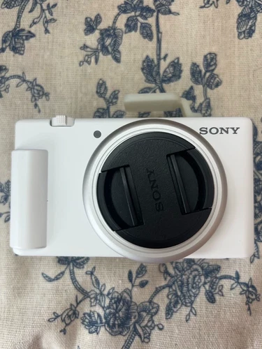 Sony ZV-1F Vlog Camera for Content Creators and Vloggers White w/Battery Charger - Picture 8 of 13