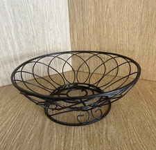 Vintage Metal Wrought Iron Basket Round Bowl Display Vegetable Fruit Centerpiece
