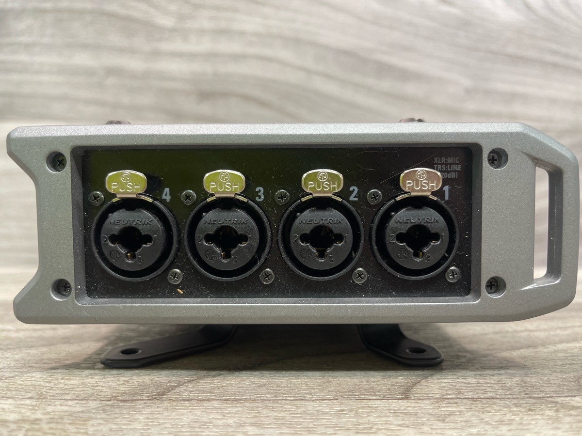 Zoom F4 Multitrack Field Recorder 6-Input Audio Mixer (A1D025979)