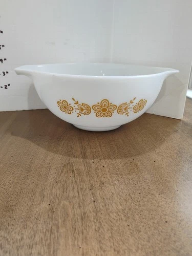 Vintage Pyrex Butterfly Gold Cinderella #4 Mixing Bowl