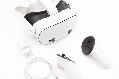 Meta Quest 3S 128GB VR Headset