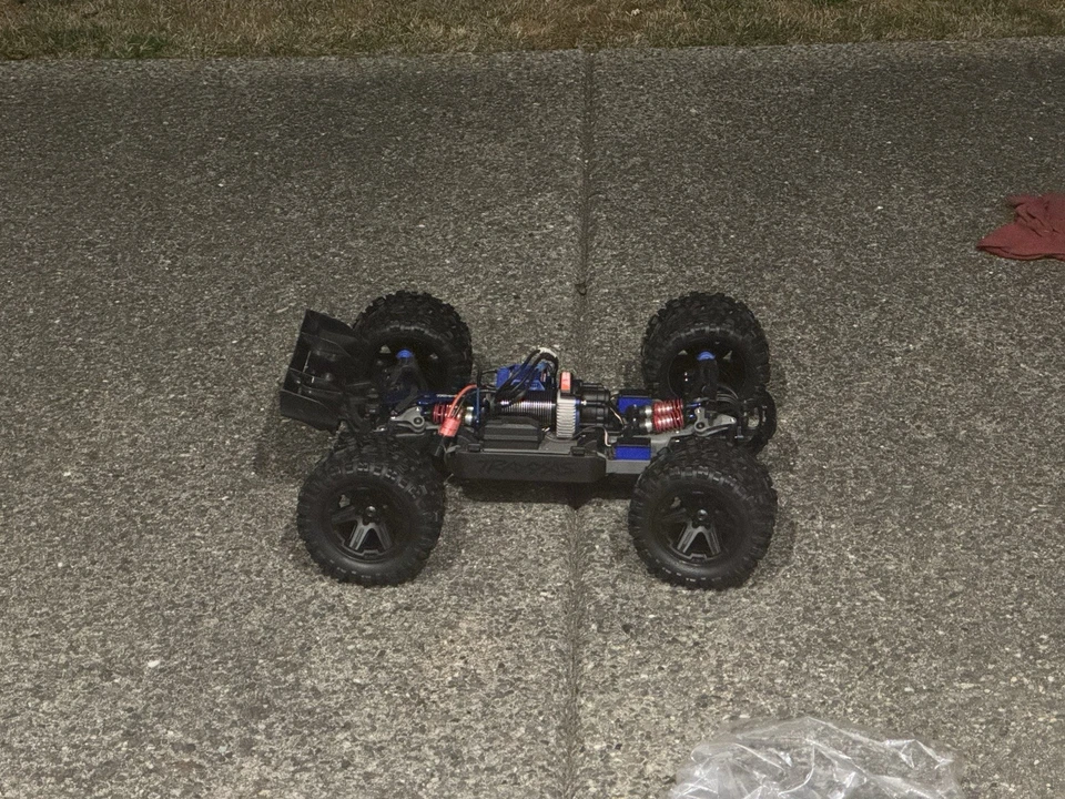Traxxas E-Revo 2.0 VXL-6S TSM Brushless Monster Truck - Image 2 of 4