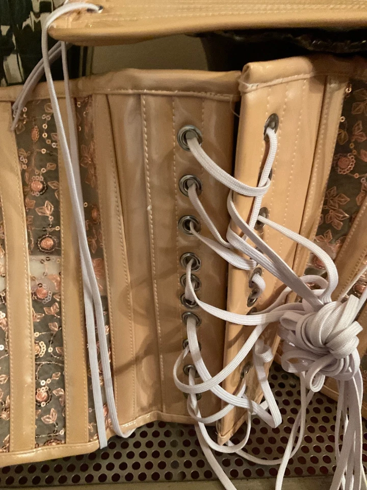 Corsé Mystic City en rubor y brocado floral deshuesado Foto 2 de 4