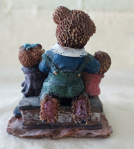 K's Collection Figur Teddybär Lehrer mit jungen Schülern sitzen auf Buch - Bild 4 von 7