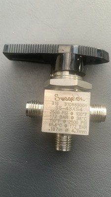 WHITEY SWAGELOK SS-43XS4 STAINLESS STEEL BALL 3-WAY VALVE 1/4'' TUBE COMPRESSION