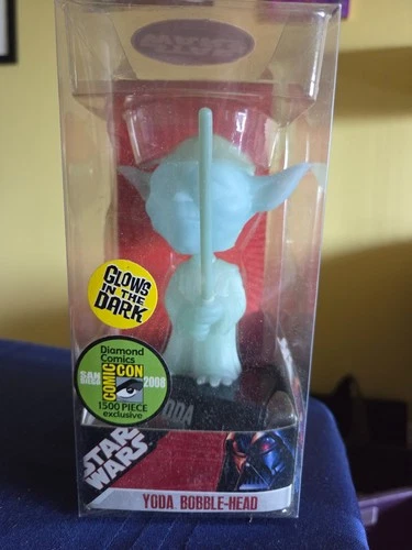 2008 Funky Star Wars Wacky Wobbler Yoda Bobblehead Glow in the Dark