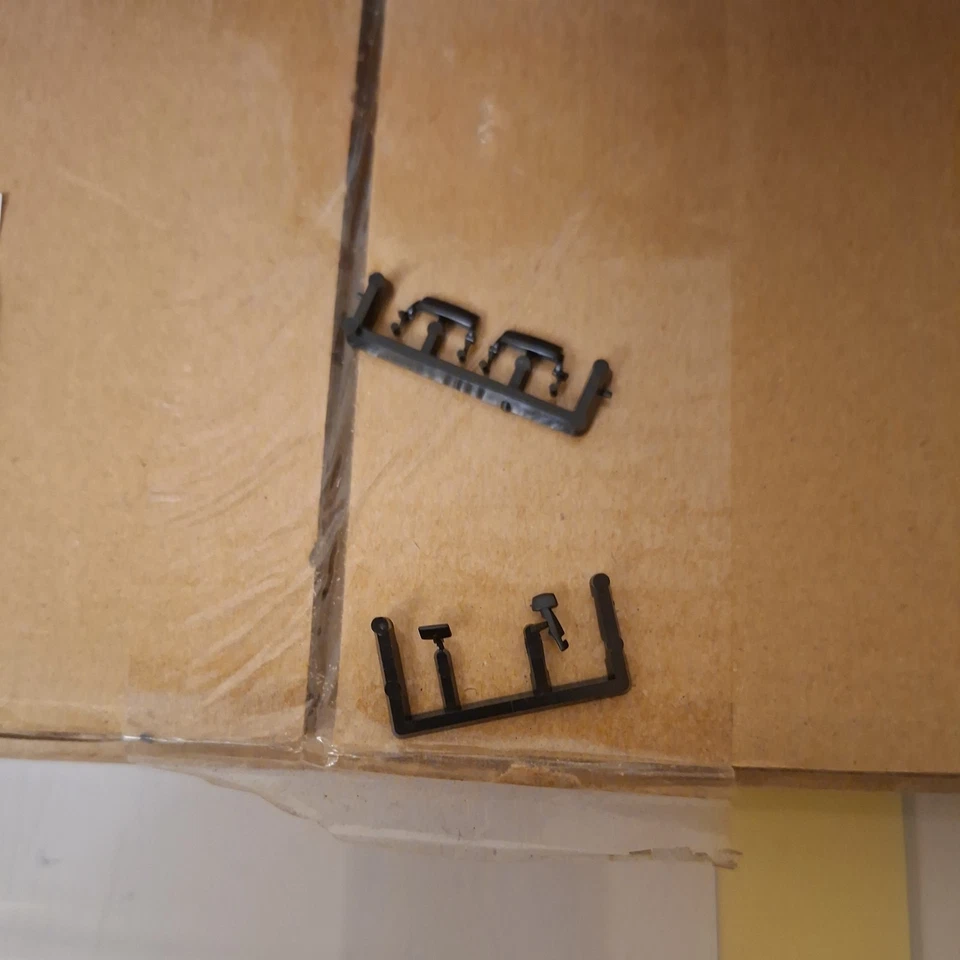 Herpa MAN TGS LX SZ With Tank Load (HOYER) 1.87 Scale (26) - Image 3 of 4