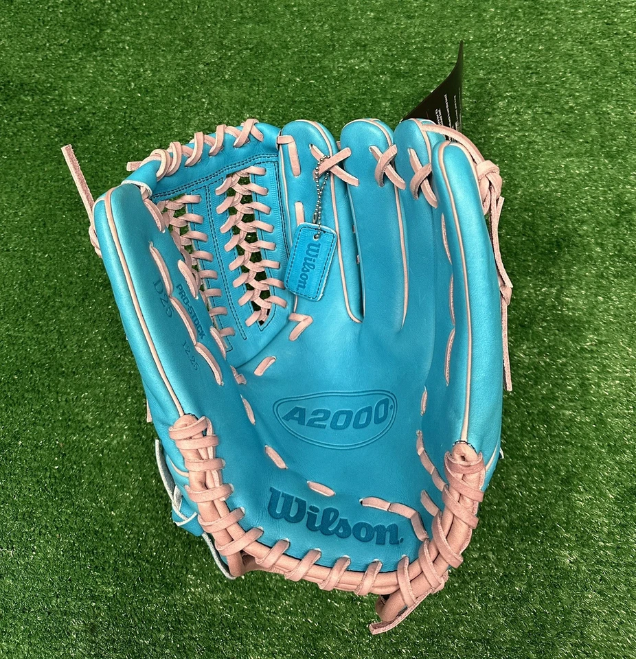 Wilson A2000 12.25" D25 Baseball Softball Pitcher's Utility Glove - Right Handed - Image 2 of 4