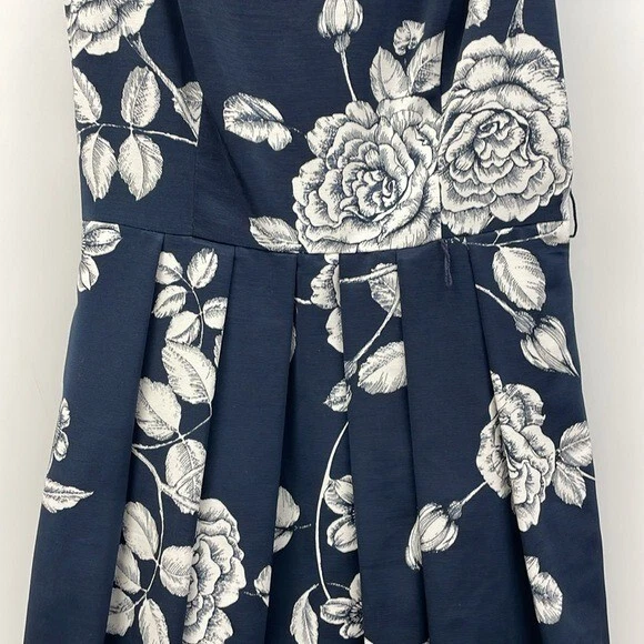 Maxi Vestido de Baile Eliza J Floral Sin Mangas Línea A Plisado Ocasión Azul Marino 12 Foto 3 de 4