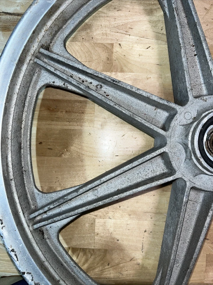 Llanta de aluminio Yamaha RD400 1976 OEM Cast Mag #6 Foto 2 de 4