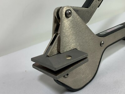 QuicKutz Squeeze Die Cutting Hand Tool/Scrapbooking with Alphabet