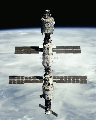 INTERNATIONAL SPACE STATION SEEN FROM SHUTTLE ATLANTIS  8X10 NASA PHOTO (ZZ-550)