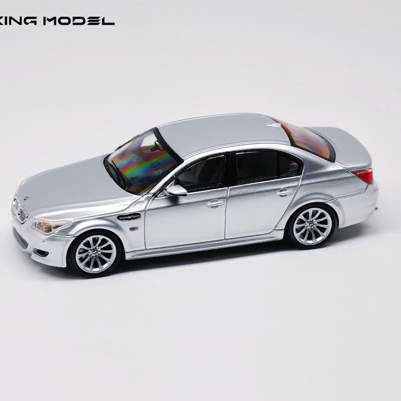 MaistoBMW E60型 M5 自動車模型 1/18 Kyosho BMW E60 M5 (Silver) Diecast Car Model