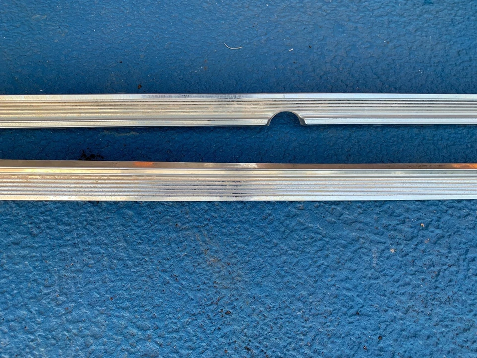 Chevelle Truck Lid Molding Trim 1965 Malibu SS Rear Emblems Inserts Pair Foto 4 de 4