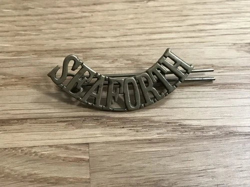 smart looking original WW1 WW2 era seaforth highlanders shoulder title badge