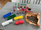 Marx Vintage 1974 O GAUGE TRAIN CHRISTMAS CARS & PLASTIC ACCESSORIES MUSEUM C8