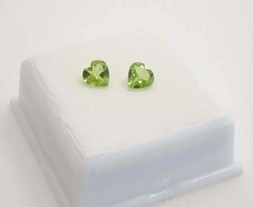 1.30ctw+ Peridot Matched Pair 6mm Heart Shape Peridot - Loose Gemstones - Picture 2 of 9