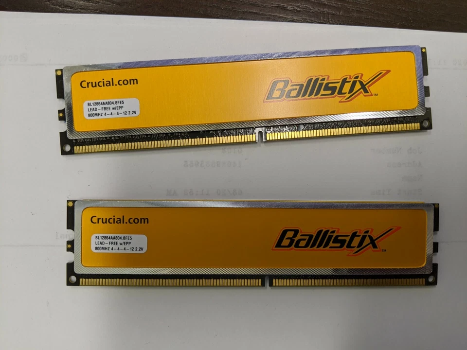 ONE Crucial 1GB Ballistix DDR2 800MHz (PC2-6400) BL12864AA80A.8FE5 4-4-4-12 2.2V - Photo 2/2