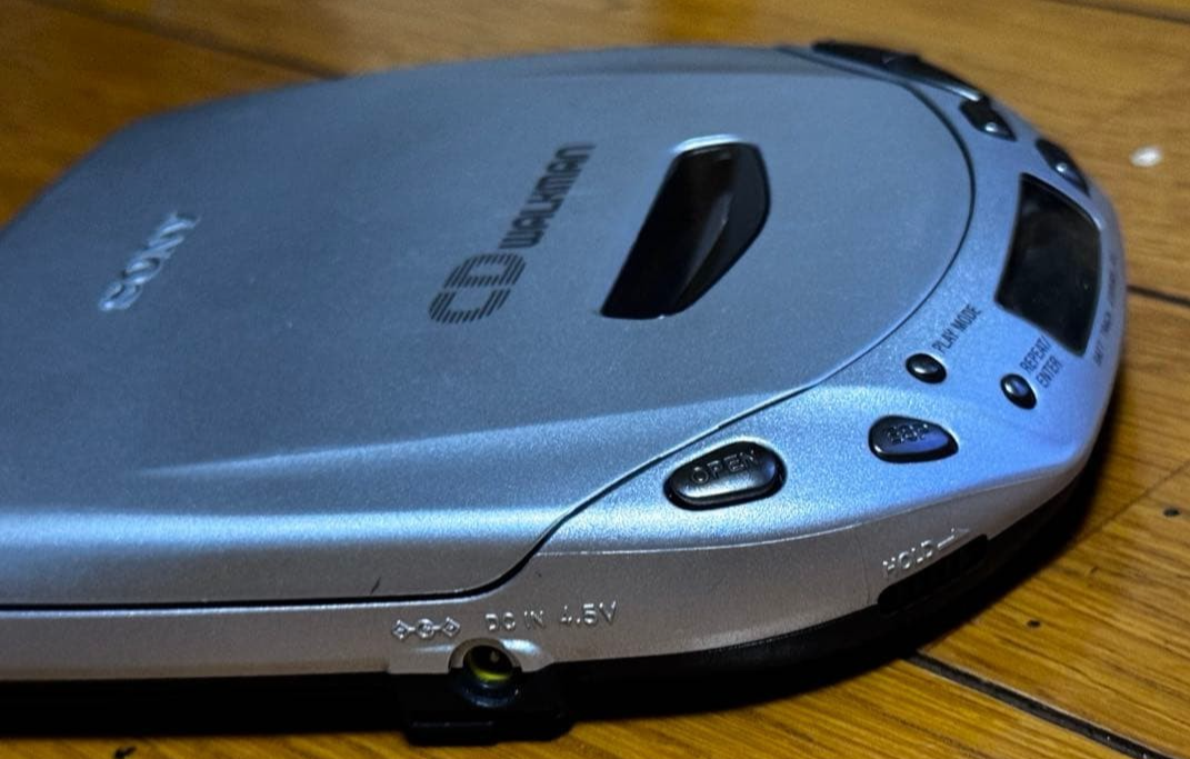 Sony D-E404 Portable CD Walkman Compact Deck Player Recorder