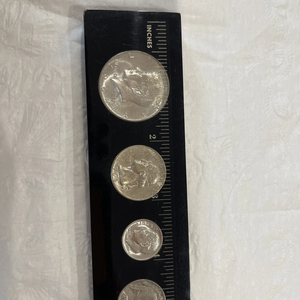 1964 SILVER MINT SET  5 COINS UNIQUE HOLDER - Image 2 of 4