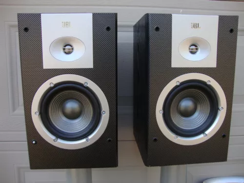 Beautiful Pair of JBL Venue Series "Arena" Bookshelf/  surround speakers