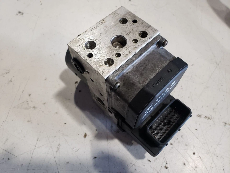 Chevrolet Camaro 1999 - Módulo de bomba de sistema de frenos antibloqueo - 99-02 OEM 10423623 Foto 2 de 4