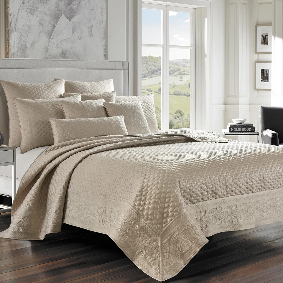 Lincoln Cal King Coverlet, Blanco, 108X94 Foto 4 de 4
