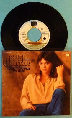 SUZI QUATRO - SINGLE 7'' - DON`T CHANGE MY LUCK / WISER THAN YOU - MINT