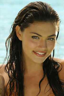 BEAUTIFUL PHEOBE TONKIN BLOOM THE ORIGINALS BOY SWALLOWS UNIVERSE 8X10 PHOTO