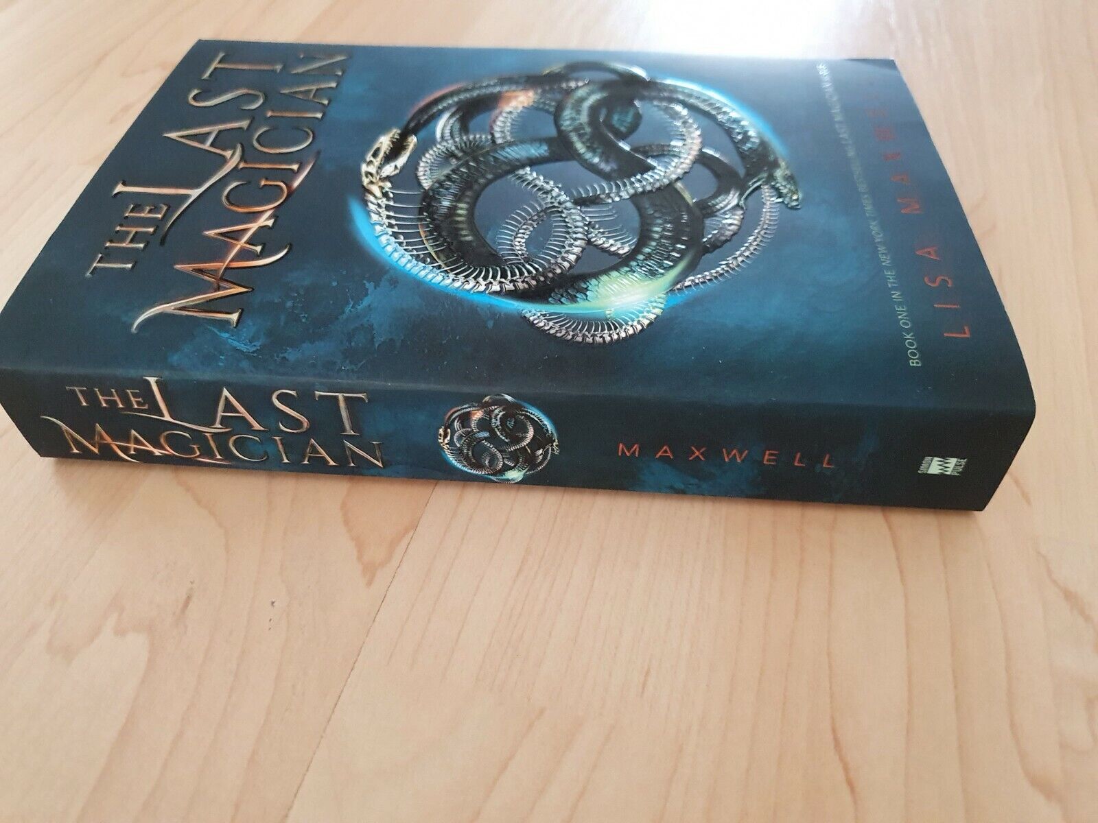 Thumbnail - Buch Teil 1 Auf Englisch The Last Magician Lisa Maxwell Neu