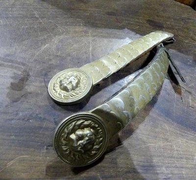 PAIRE DE JUGULAIRES POUR CASQUE DE GENDARME MODELE 1912 - Photo 1/4