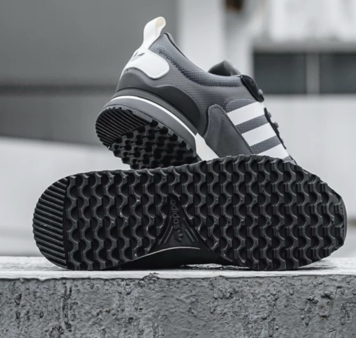 Adidas ZX 700 HD Men's Athletic Shoes Gray Black Footwear Sneakers