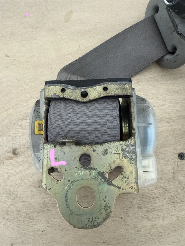 CINTURÓN DE SEGURIDAD TRASERO IZQUIERDO TOYOTA TUNDRA 2000-2006 OEM Foto 3 de 4