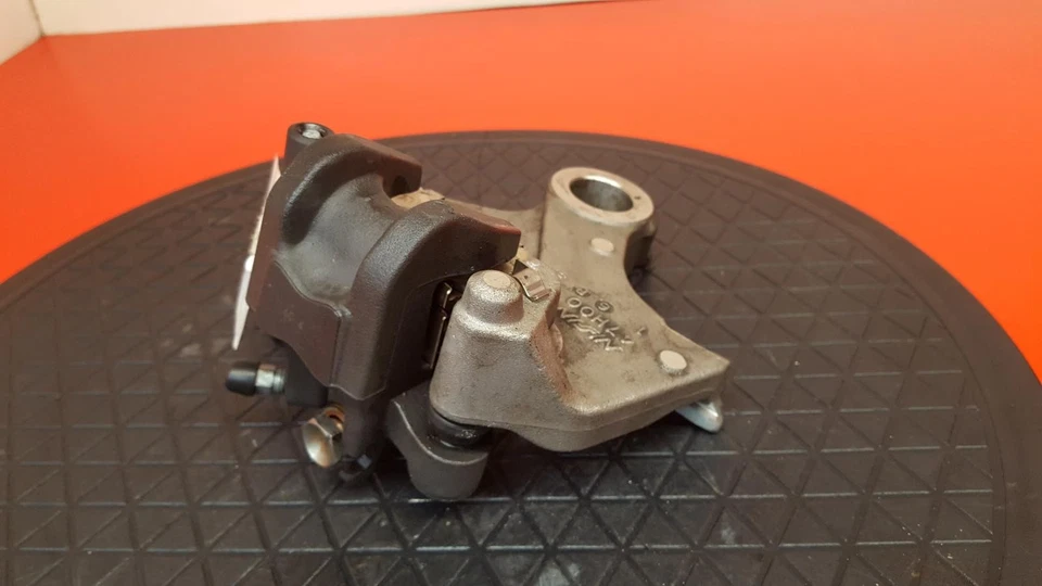 Suzuki GSXR 750 2016 pinza de freno trasera Foto 3 de 4