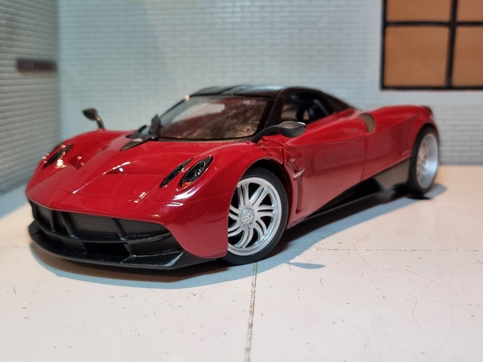 Pagani Huayra Red 2017 Welly Nex 1:24 Detailed Scale Diecast Model Car Supercar
