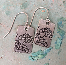 New Artisan Jewelry Silver Sundance Charm Earrings