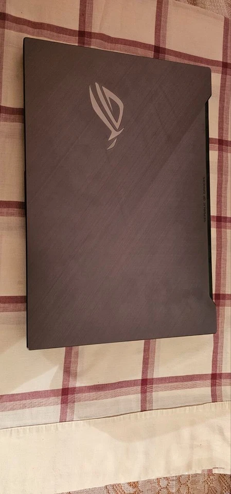 portatile gaming Asus ROG Strix SCAR II GL704 - Immagine 3 di 4