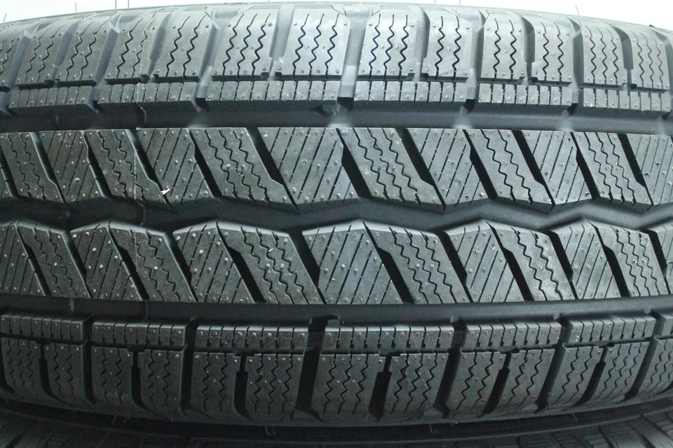 2x Winterreifen Hankook Winter i*cept LV 215/70 R16C 108/106R Dot4619 B571 - Bild 3 von 4