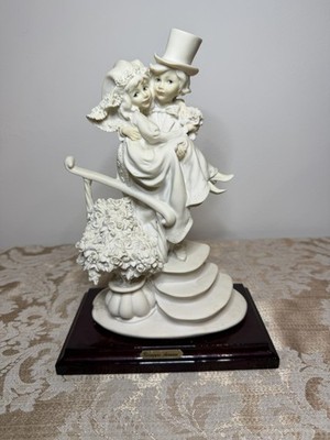 1988 Giuseppe Armani Sculpture Figurines Young  Bride and Groom On Stairs Italy 