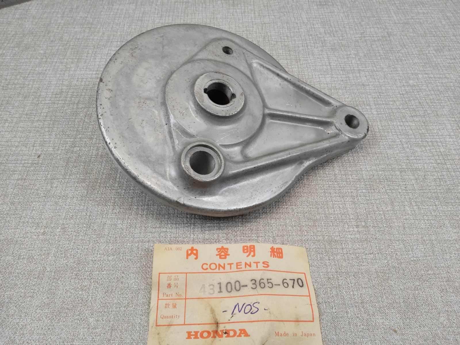 Flasque tambour arrière HONDA d'origine NOS en alu brut pour XL125 K1
