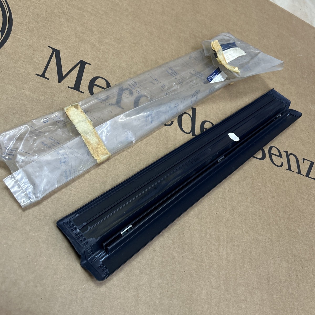 Vitre De Porte Avant Droite Bleue Pour Mercedes W210 - Référence A2107200618, Occasion