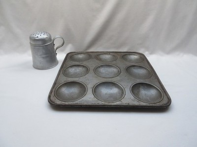 Vintage Mince Pie Backform & Schwanenmarke Aluminium Zucker Mehl Streuer