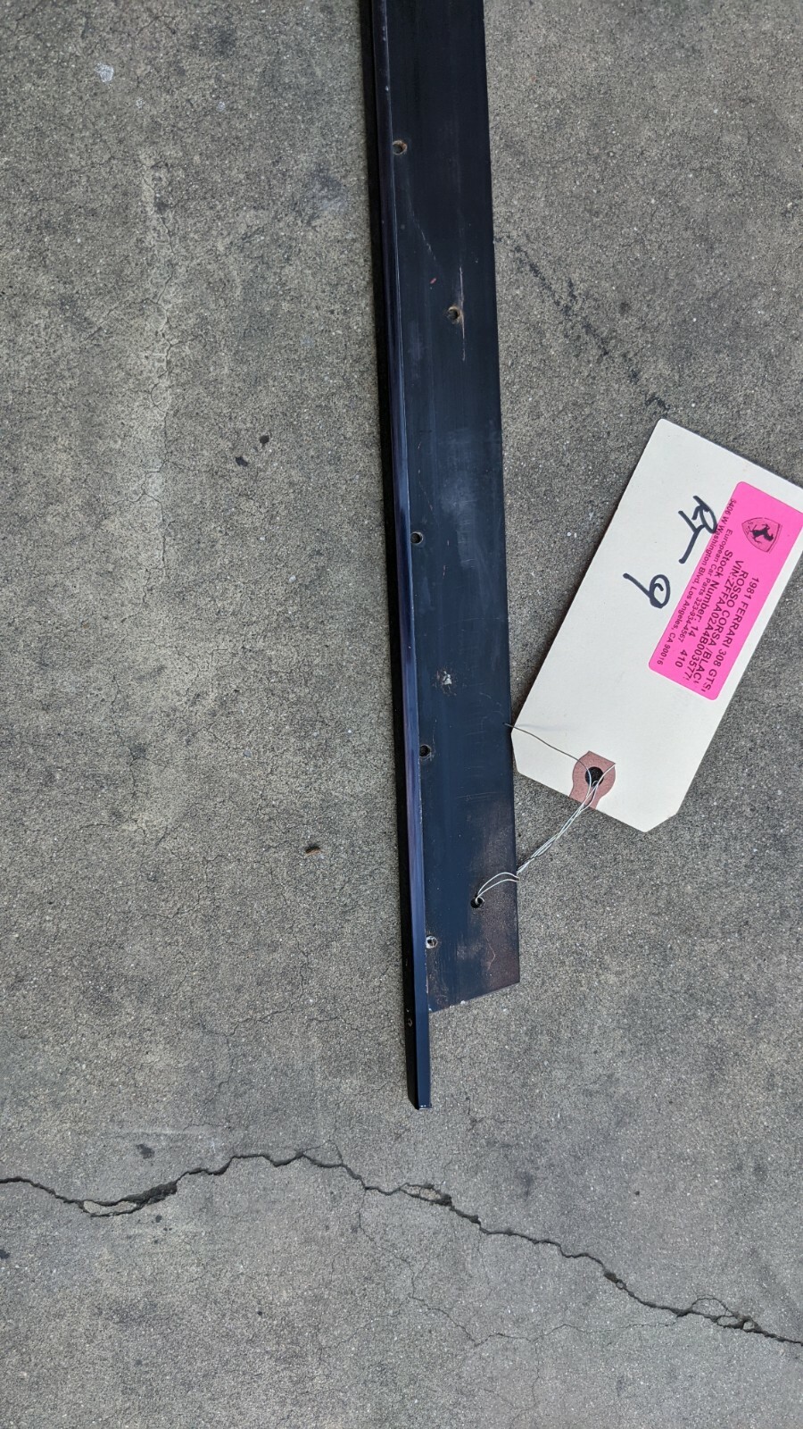 FERRARI 308 GTSi PARTS  right DOOR WINDOW Belt molding 60508200