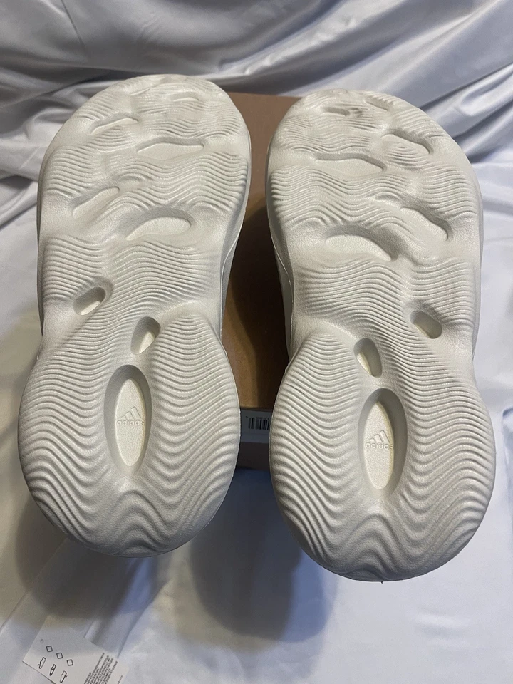 Size 11 - adidas Yeezy Foam Runner Ararat - Image 3 of 4